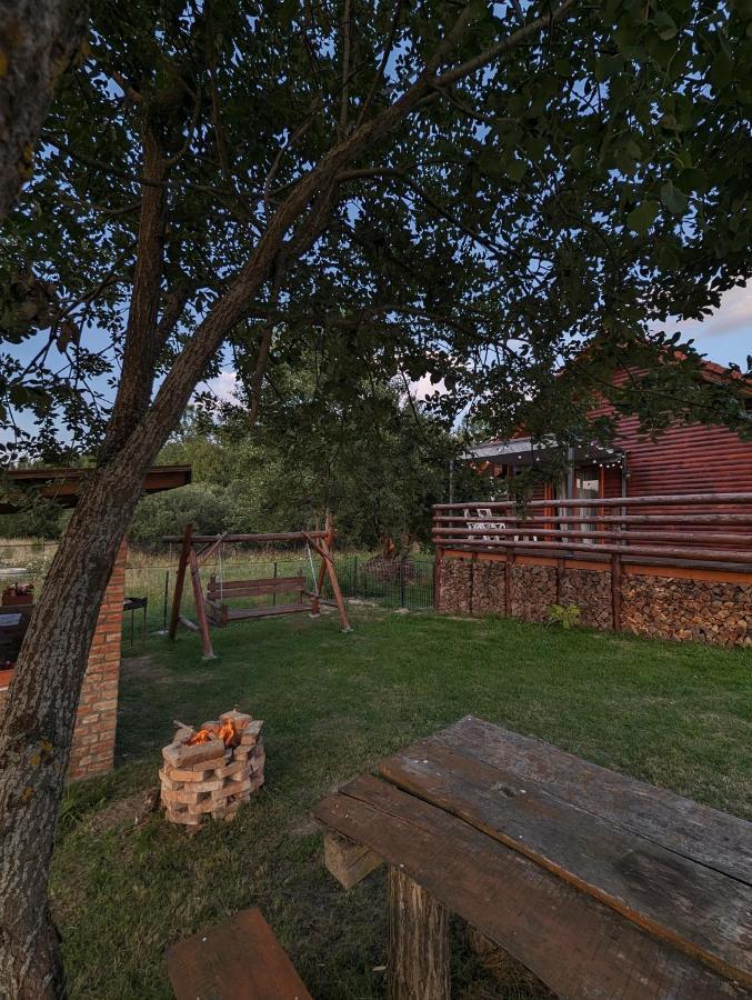 Cabana Nyiko Cu Ciubar Lupeni  Buitenkant foto